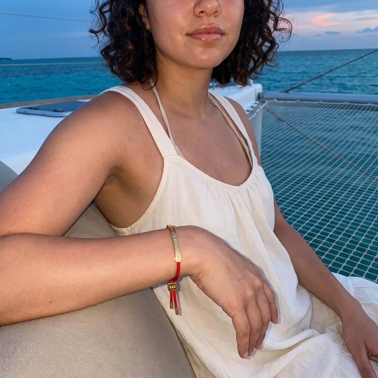 Adjustable bracelet — worn on a relaxed day, gold | SKU: lamour-g