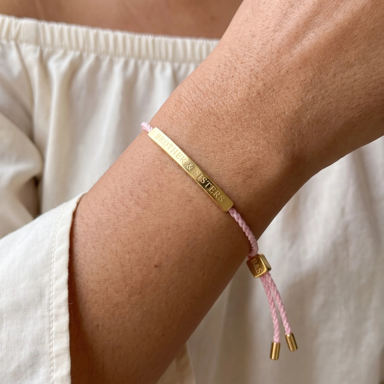 String bracelet — close-up of the details, gold | SKU: lecorail-g