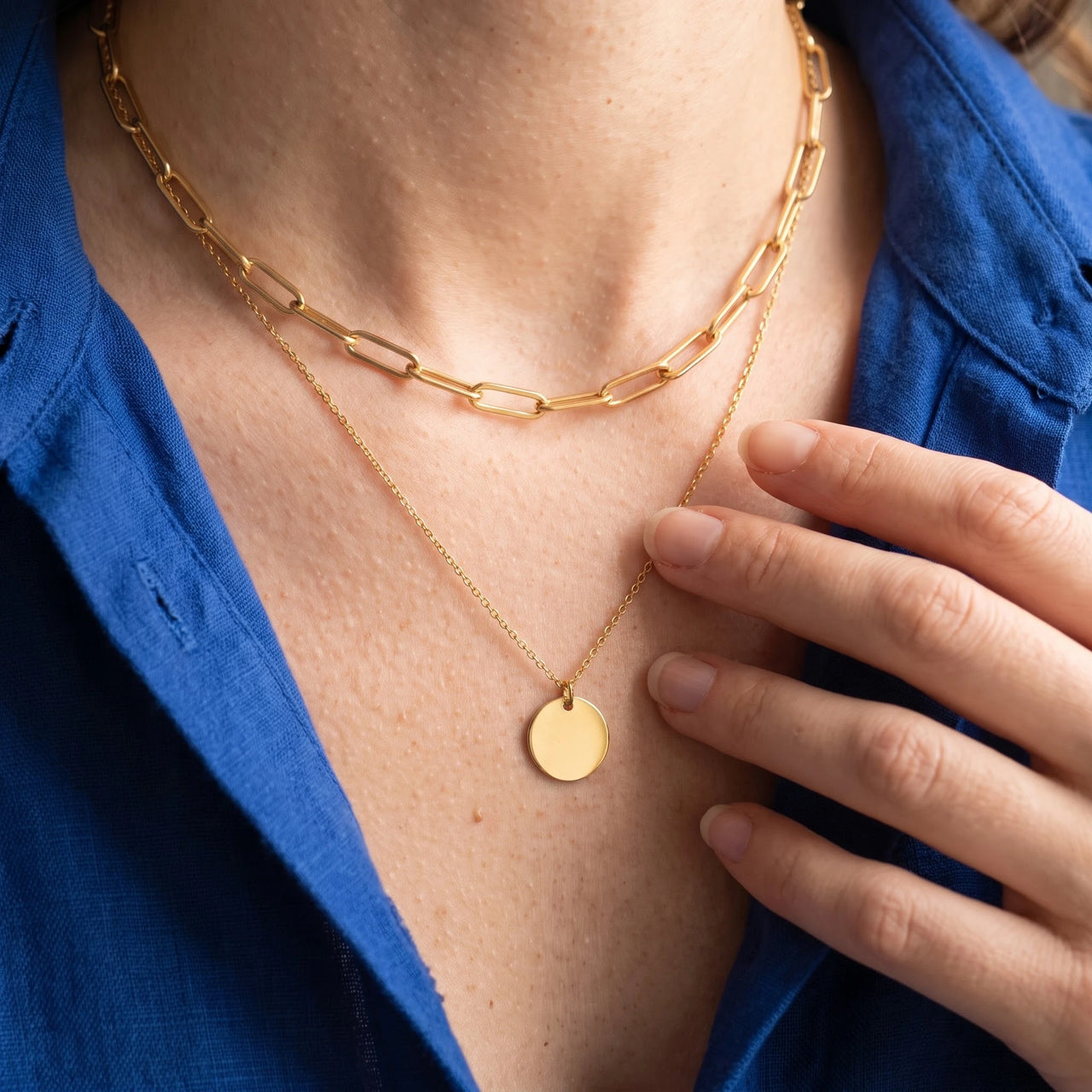 Coin necklace — close-up of the details, gold | SKU: le-tendance-g