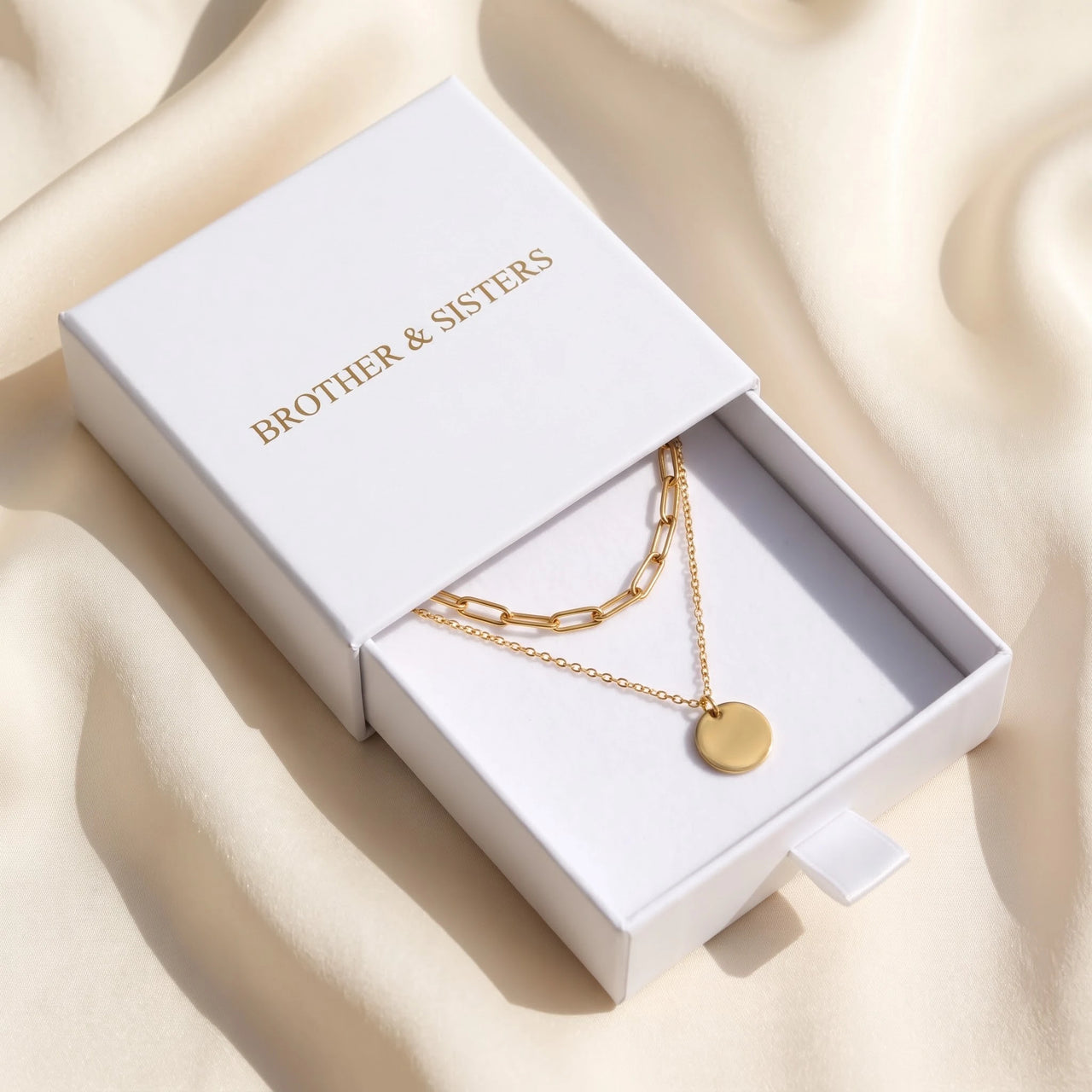 Gold coin necklace — in the gift box, gold | SKU: le-tendance-g