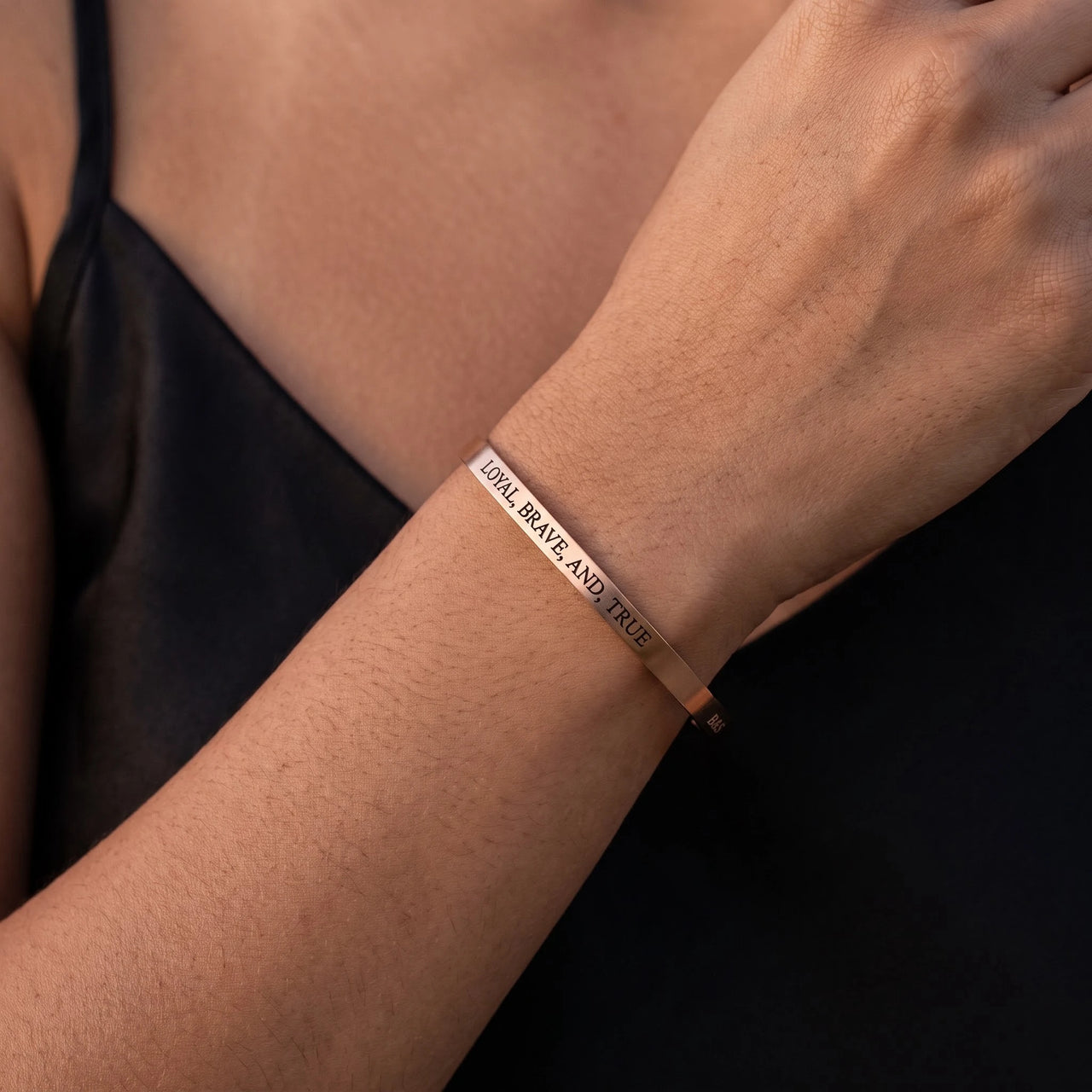 Engraved bracelet — close-up of the details, rose gold | SKU: lbat-rg