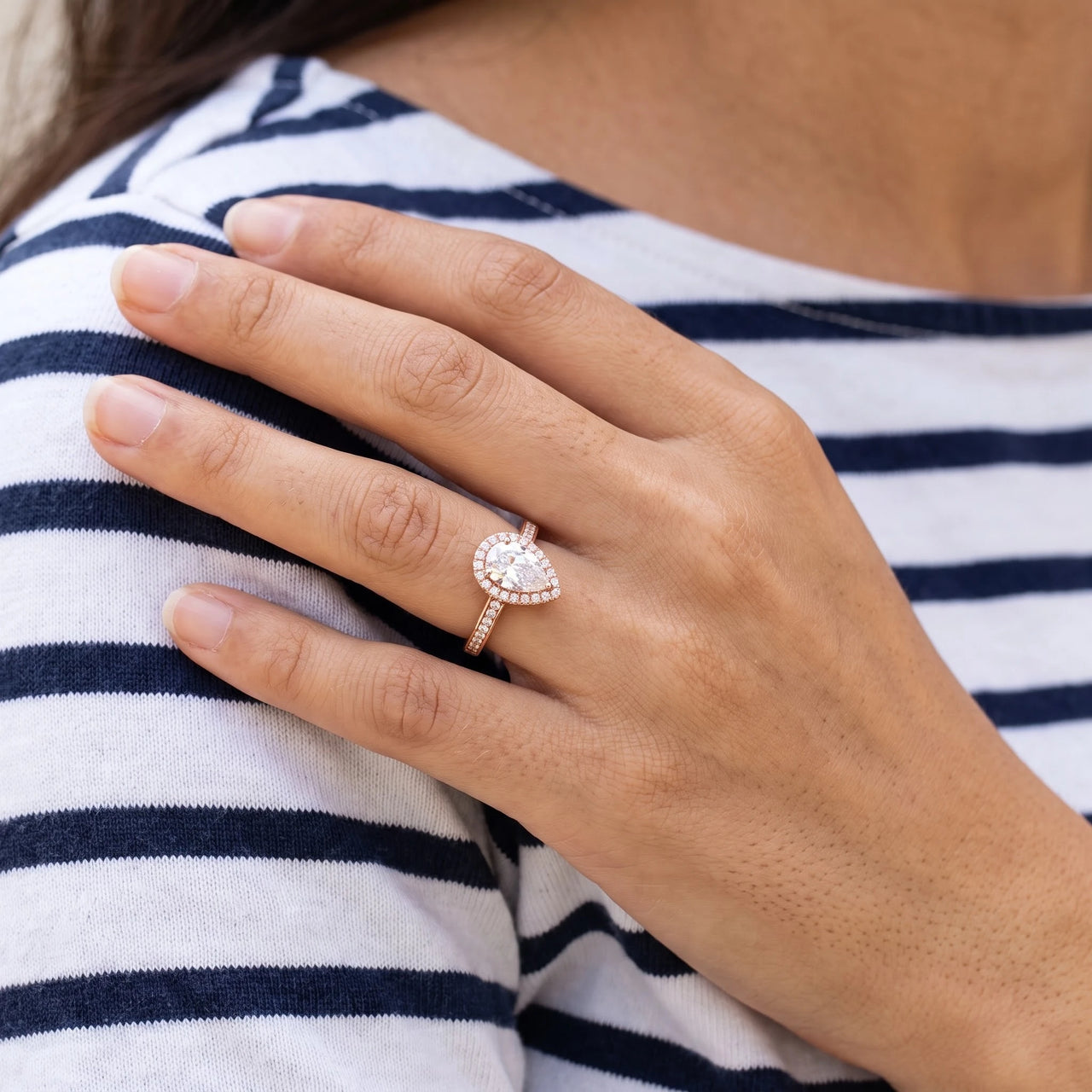 Teardrop ring — close-up of the details, rose gold | SKU: 505162-4.5-rose-gold